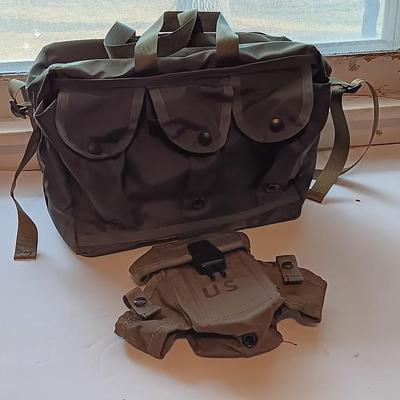 US Army Ammunition pouch / Mag bag with medic medical bag