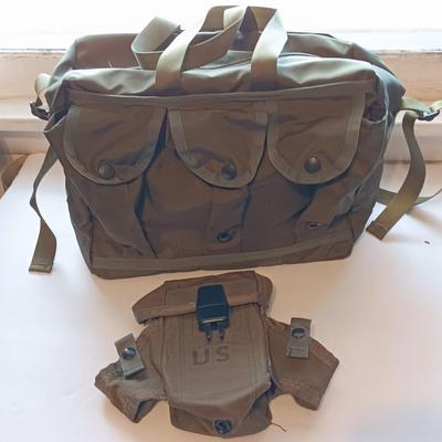 US Army Ammunition pouch / Mag bag with medic medical bag