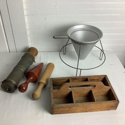 U693 Primitive Kitchen Lot