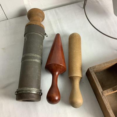 U693 Primitive Kitchen Lot
