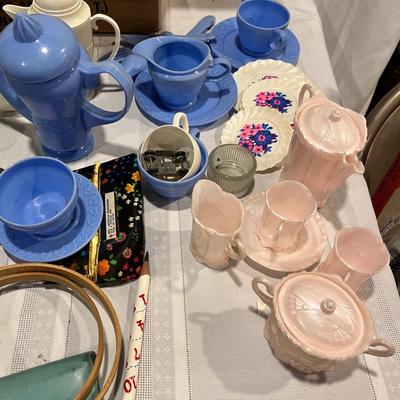 Box of vintage doll dishes & cook ware