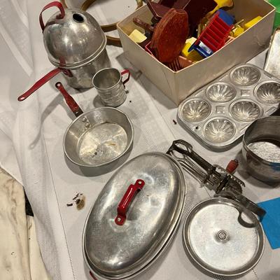 Box of vintage doll dishes & cook ware