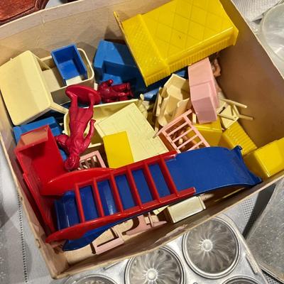 Box of vintage doll dishes & cook ware