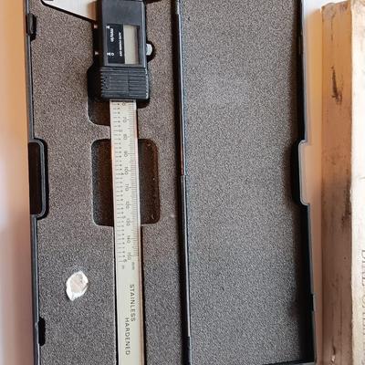 Dial Caliper set in molded case