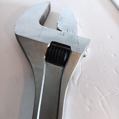 LARGE France - Facom No. 113/24 Adjustable wrench - crescent wrench 24"
