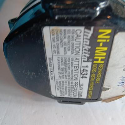 Makita 6932FD 14-volt hammer drill in molded case with accessories