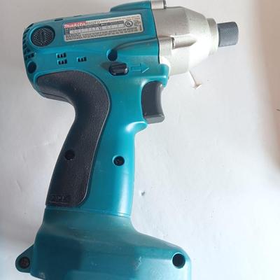 Makita 6932FD 14-volt hammer drill in molded case with accessories