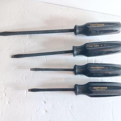 4 Craftsman Flat head screwdrivers