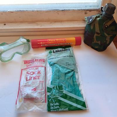 Parachute Rouge MK 3 RED flare - Chemical resistant gloves - Mylar sock liner Insulating warmth. - more