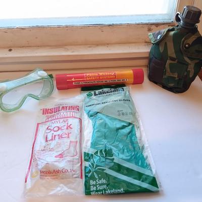 Parachute Rouge MK 3 RED flare - Chemical resistant gloves - Mylar sock liner Insulating warmth. - more