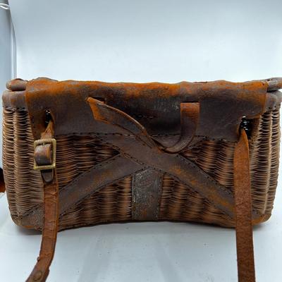 1191 Vintage Split Reed Fishing Creel w/ Leather Strap