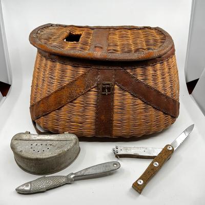 1191 Vintage Split Reed Fishing Creel w/ Leather Strap
