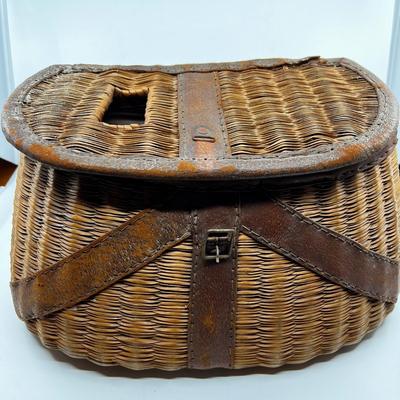 1191 Vintage Split Reed Fishing Creel w/ Leather Strap