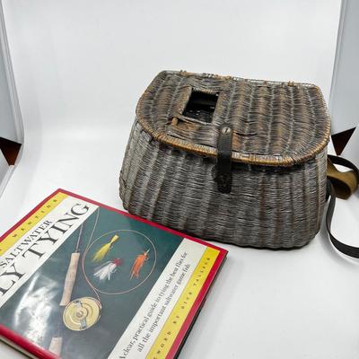 1192 Vintage Split Reed Fishing Creel w/ Leather Strap & Book