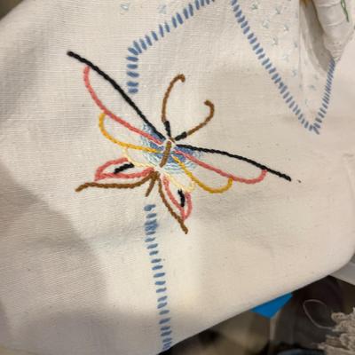 Tote of linens & quilt