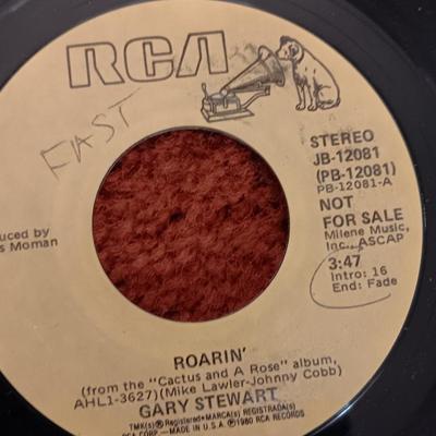 Vinyl record Albums -Mickey Gilley - Tommy Jennings -Jerry Reed - Leon Everette and more! 45RPM Records