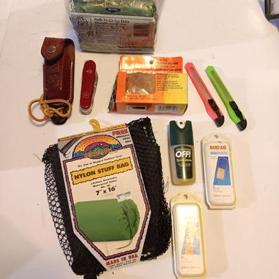 Swiss army knife with belt case - Emergency blanket 0 nylon bag - and more survival / Prepping type items