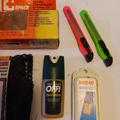Swiss army knife with belt case - Emergency blanket 0 nylon bag - and more survival / Prepping type items