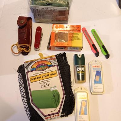 Swiss army knife with belt case - Emergency blanket 0 nylon bag - and more survival / Prepping type items