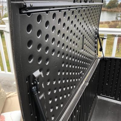 Suncast Outdoor Dock Box - Clean