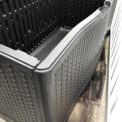 Suncast Outdoor Dock Box - Clean