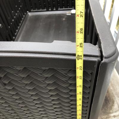 Suncast Outdoor Dock Box - Clean