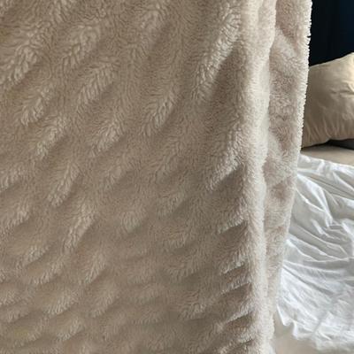 Down Comforter / Fur Blanket Throws Bedding Lot