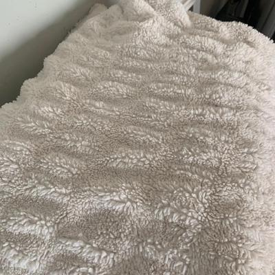 Down Comforter / Fur Blanket Throws Bedding Lot