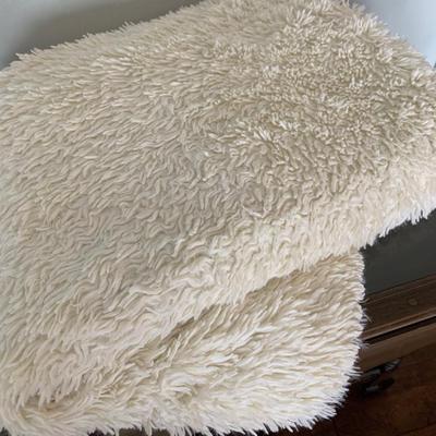 Down Comforter / Fur Blanket Throws Bedding Lot