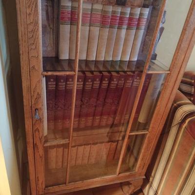 Vintage Oak Finish Display Cabinet with Glass Shelves (No Contents)