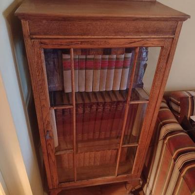 Vintage Oak Finish Display Cabinet with Glass Shelves (No Contents)