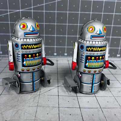 2 Vintage Made in JAPAN Tin Wind up Robots