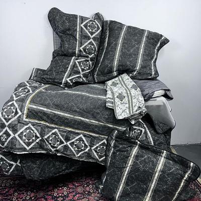 King Size Pillow and Comforter Set 