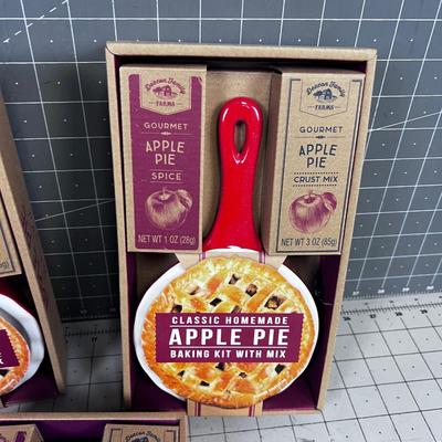 (3) Classic Individual NEW Ceramic Apple Pie Baking Kit with Mix Apple and Berry 