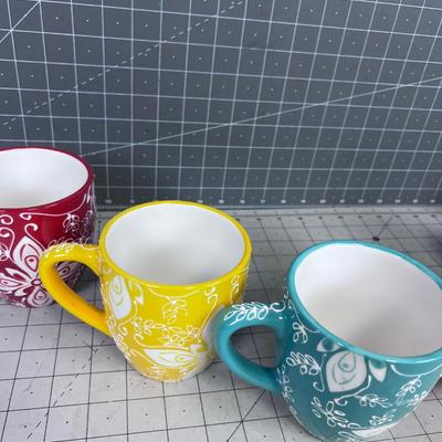 6 MUGS by Laurie Gates Never used. 