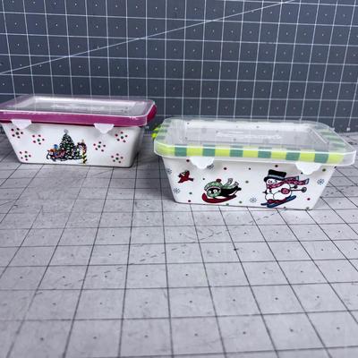 TEMPTATIONS Holiday Bread Pans w/ Lid. CUTE! Never used.