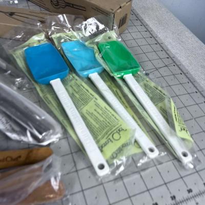 New PAMPERED CHEF Utensils, Can't Go Wrong Here! 