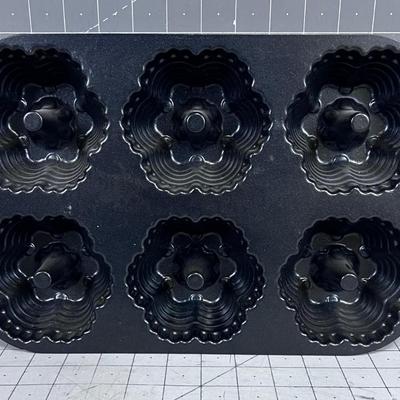 NORDIC WARE BUNDT Festival Muffin Pan  