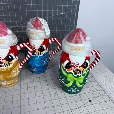 (4) with A Lid, BRAND NEW Box titled SANTA CLAUS Mugs 