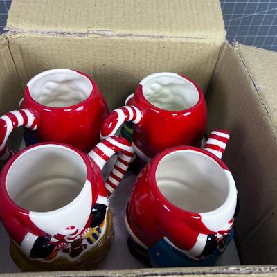 (4) with A Lid, BRAND NEW Box titled SANTA CLAUS Mugs 