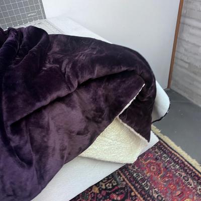 Velour LIFE COMFORT  Purple and Shearling like THROW