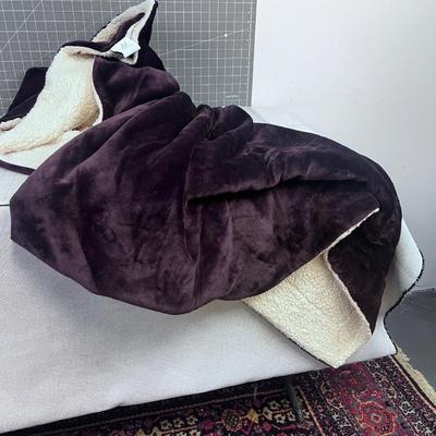 Velour LIFE COMFORT  Purple and Shearling like THROW