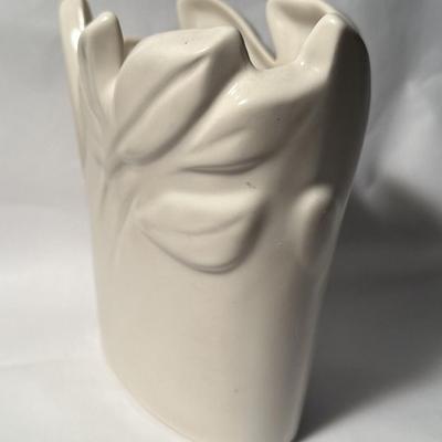 california WEST COAST POTTERY VASE 117 matte white