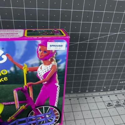 Barbie Dress & Go Mountain Bike Set, with 2 helmets 