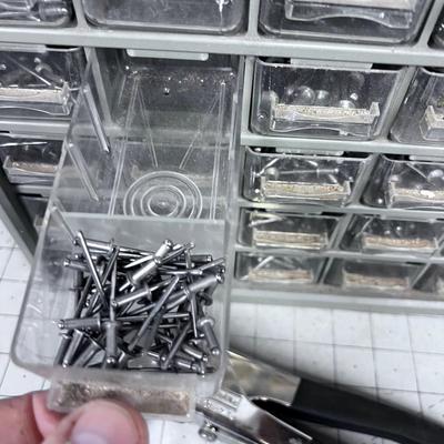 Pop Rivet Gun with All Kinds of Rivets