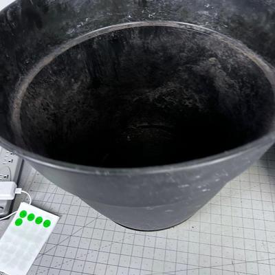 2 Plastic Planters  Extra Large Black 