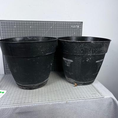2 Plastic Planters  Extra Large Black 
