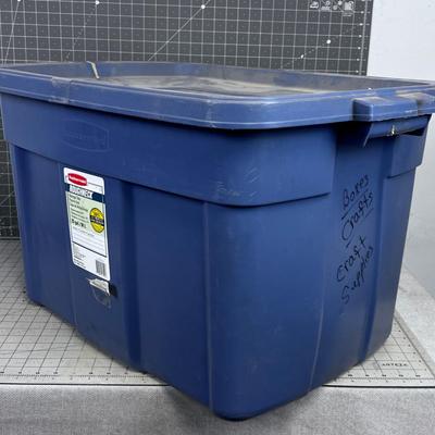 Large Rubbermaid Tub