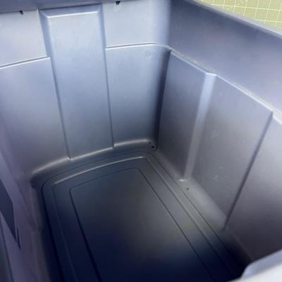 Large Rubbermaid Tub