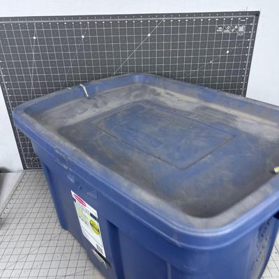 Large Rubbermaid Tub